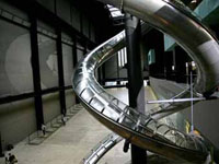 В лондонской художественной галерее современного искусства открыли аттракцион